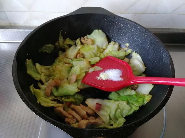 手撕包菜炒肉的做法-咸鮮味炒菜譜