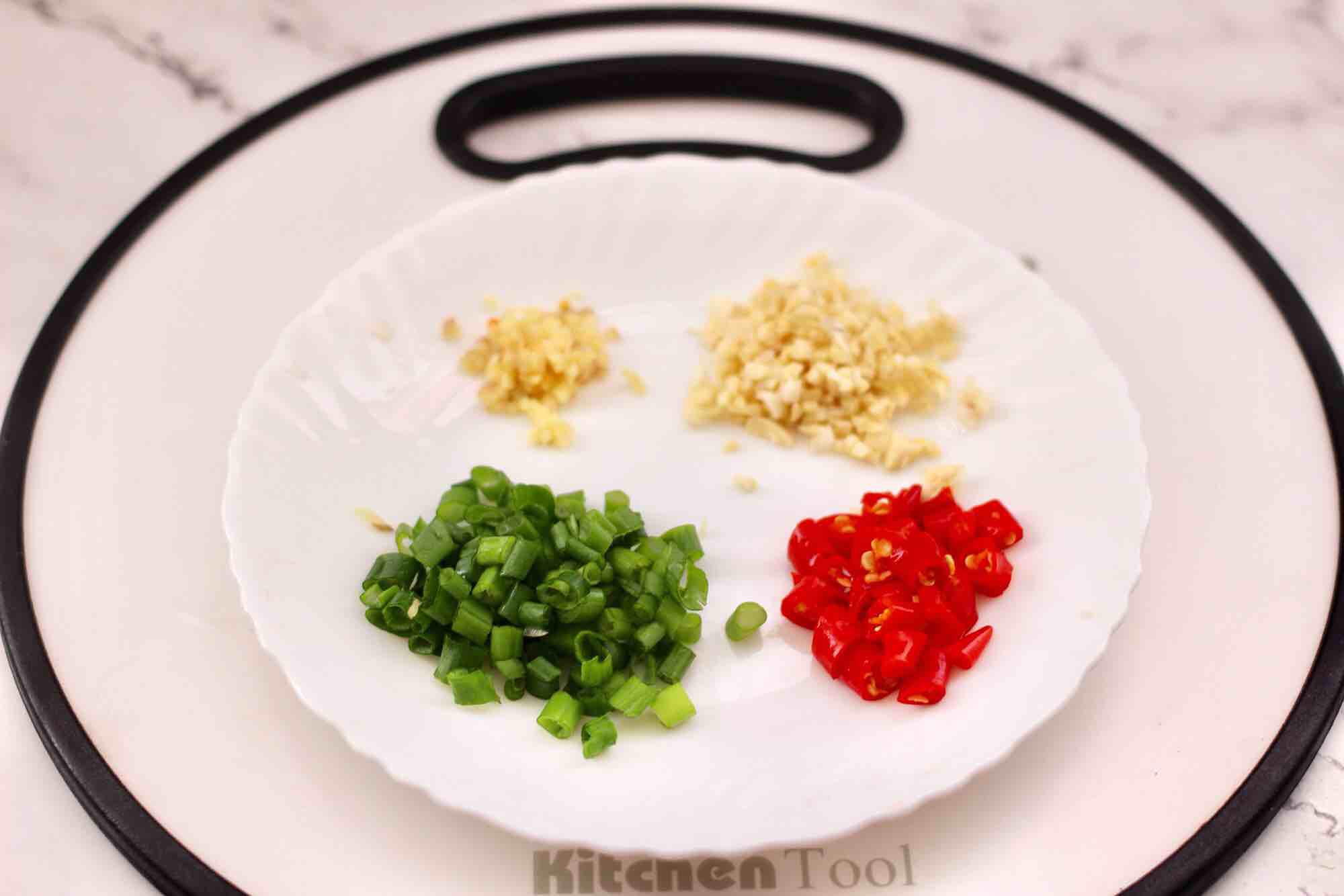 杏鮑菇蒸雞翅的做法-香辣味蒸菜譜-易網健康養生網 杏鮑菇蒸雞翅的做法-香辣味蒸菜譜