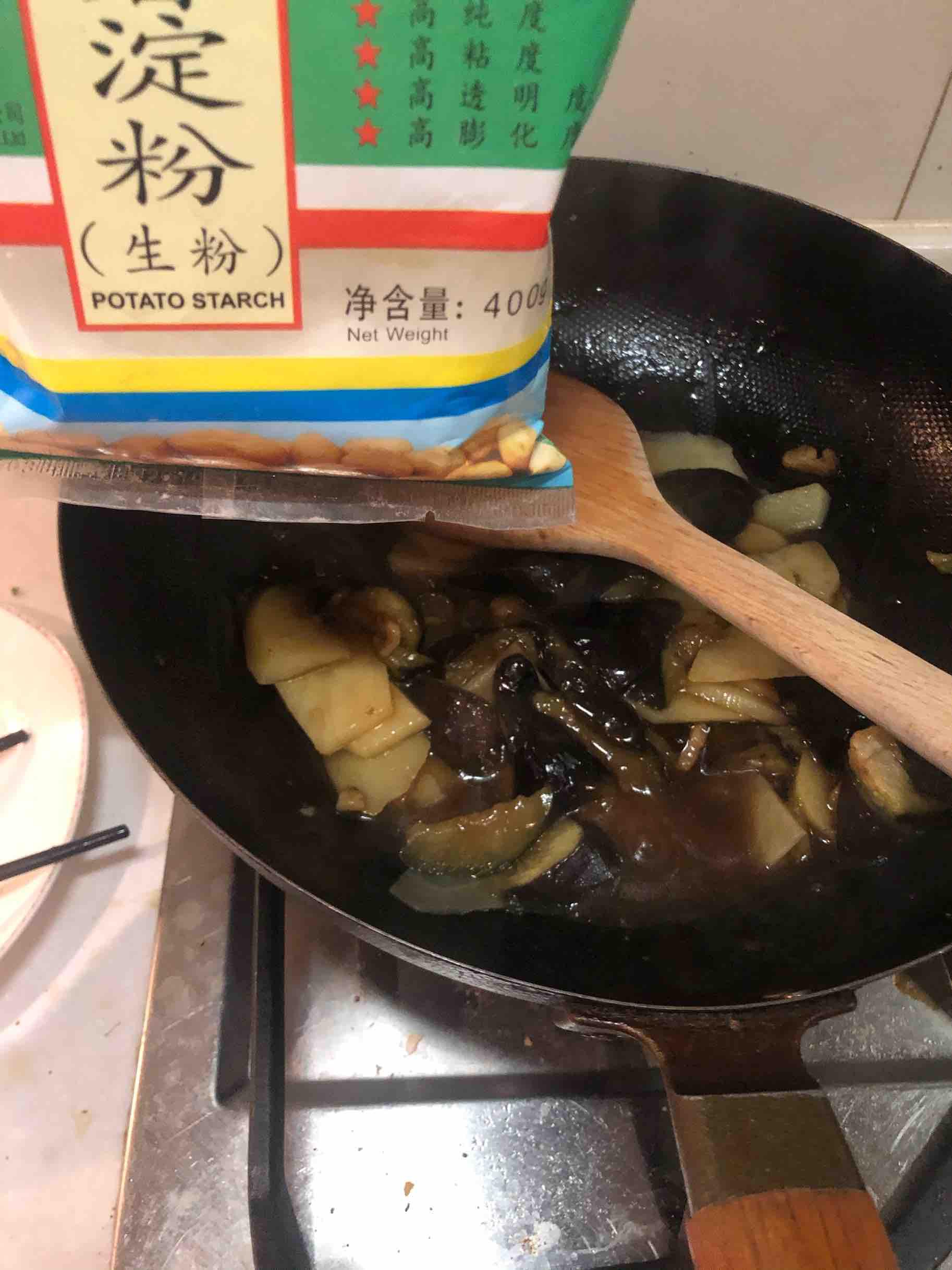 超級簡單、健康的茄子燒土豆的做法-咸鮮味燉菜譜
