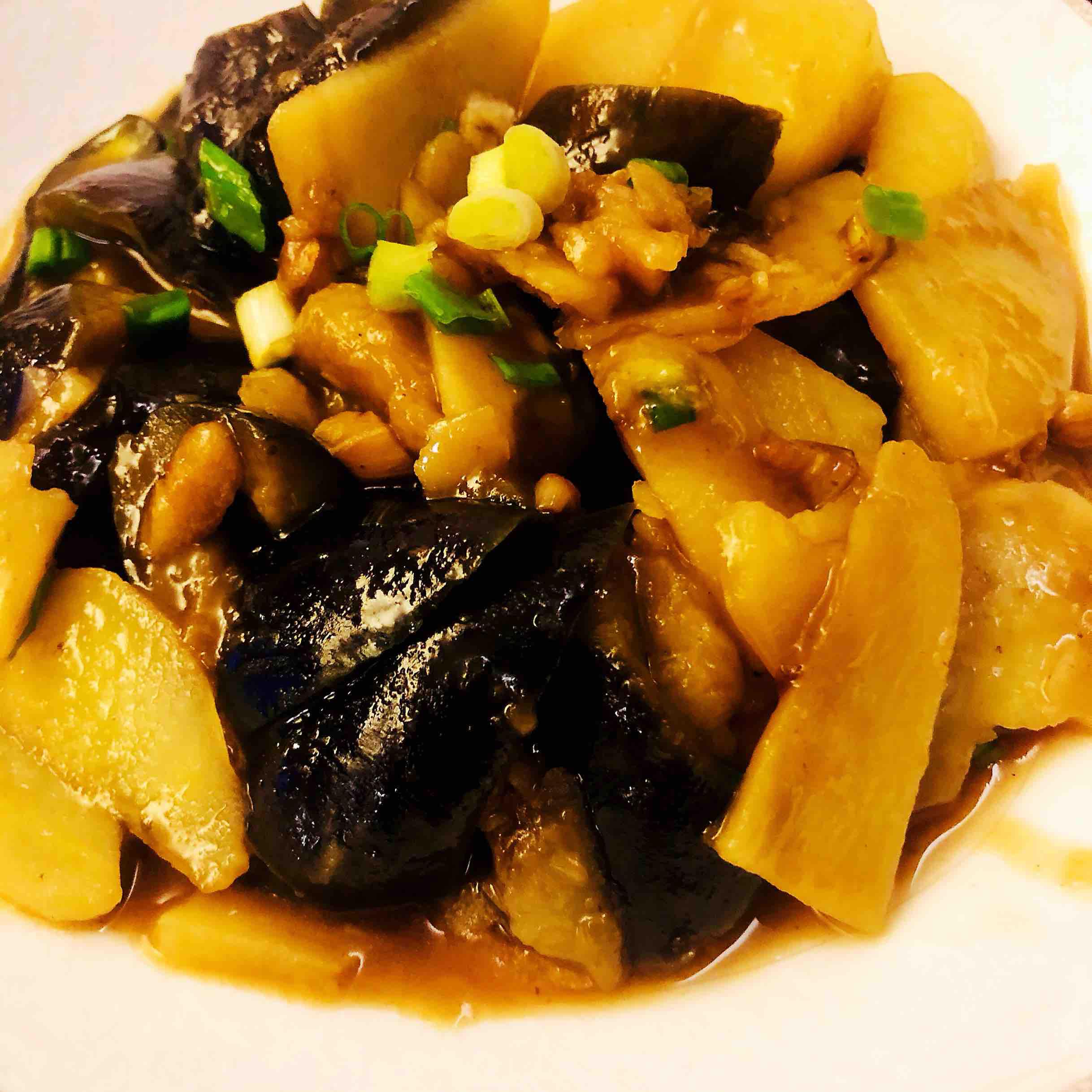 超級簡單、健康的茄子燒土豆的做法-咸鮮味燉菜譜