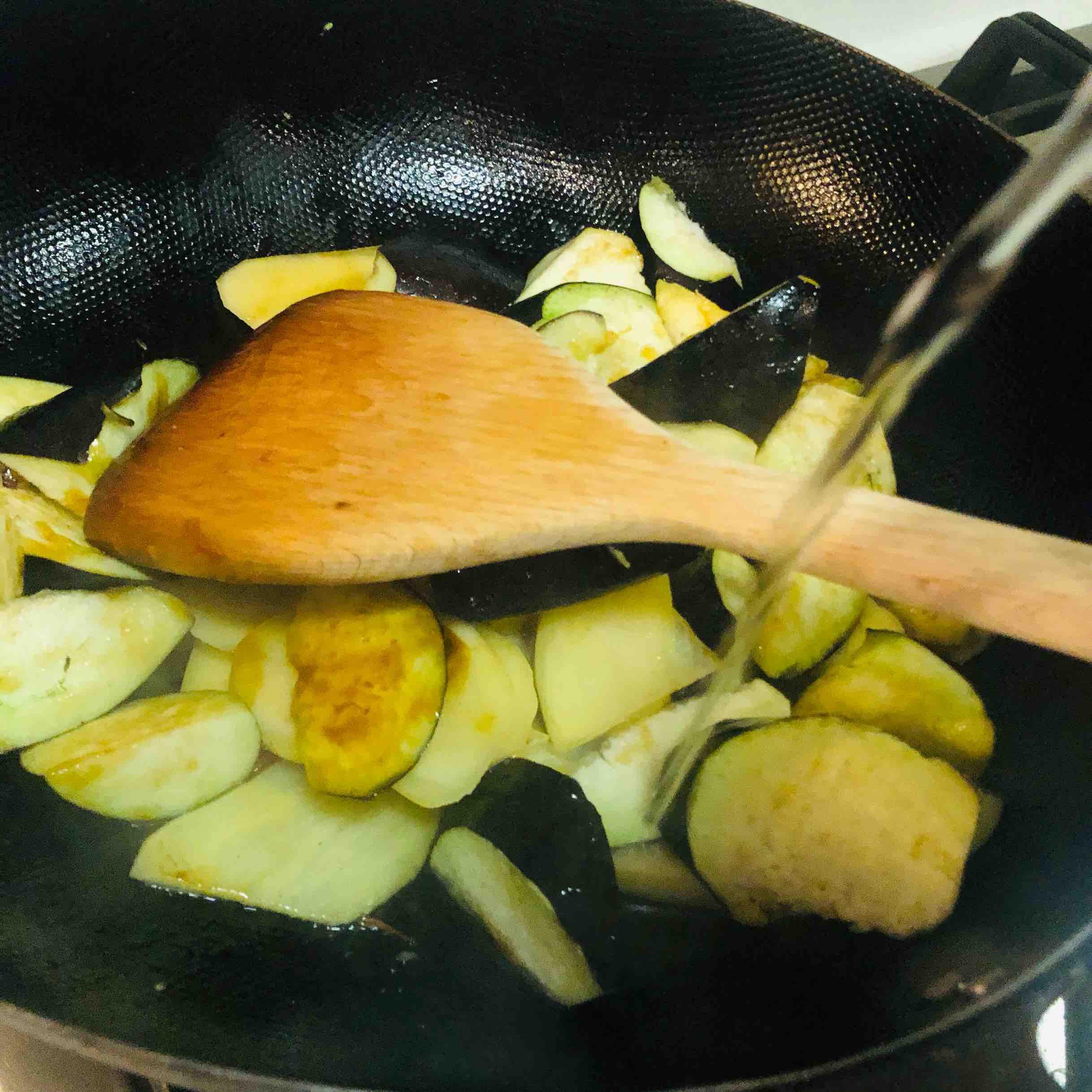 超級簡單、健康的茄子燒土豆的做法-咸鮮味燉菜譜