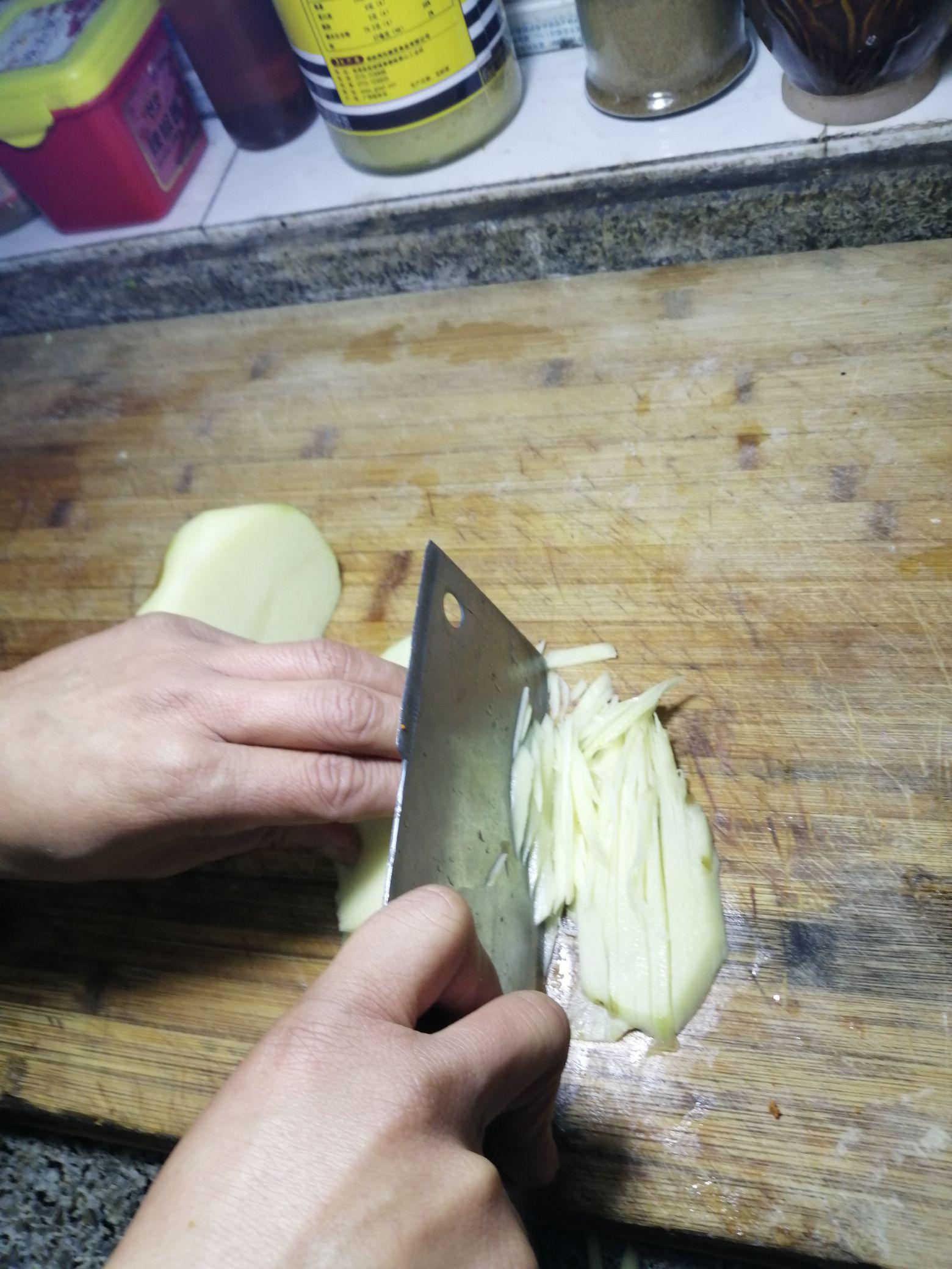 低卡酸辣土豆絲的做法-酸辣味炒菜譜