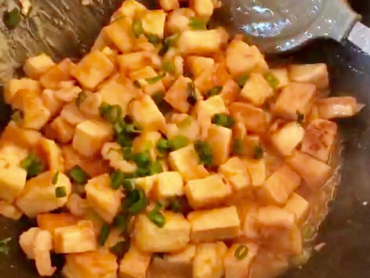 蝦仁豆腐的做法-咸鮮味炒菜譜