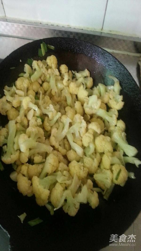 炒菜花的做法-家常味炒菜譜