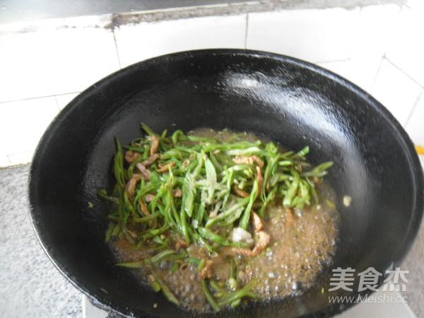 里脊肉炒扁豆絲的做法-家常味炒菜譜