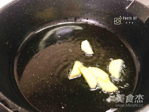 滿滿膠原蛋白的黃豆?fàn)F豬蹄的做法-醬香味燜菜譜-易網(wǎng)健康養(yǎng)生網(wǎng) 滿滿膠原蛋白的黃豆?fàn)F豬蹄的做法-醬香味燜菜譜