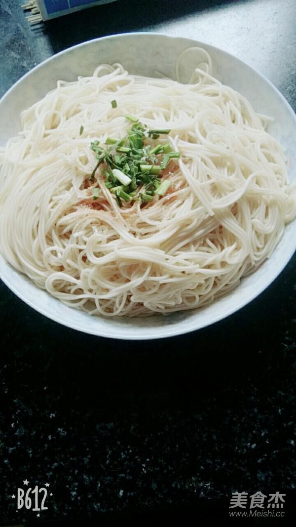 油蔥拌面的做法-蔥香味拌菜譜-易網(wǎng)健康養(yǎng)生網(wǎng) 油蔥拌面的做法-蔥香味拌菜譜