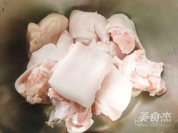 滿滿膠原蛋白的黃豆?fàn)F豬蹄的做法-醬香味燜菜譜-易網(wǎng)健康養(yǎng)生網(wǎng) 滿滿膠原蛋白的黃豆?fàn)F豬蹄的做法-醬香味燜菜譜