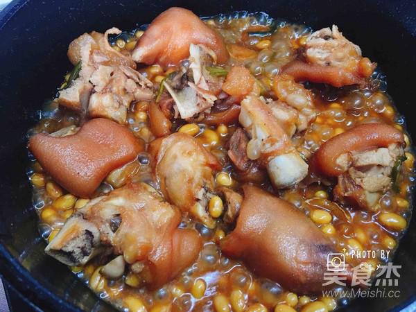 滿滿膠原蛋白的黃豆?fàn)F豬蹄的做法-醬香味燜菜譜-易網(wǎng)健康養(yǎng)生網(wǎng) 滿滿膠原蛋白的黃豆?fàn)F豬蹄的做法-醬香味燜菜譜