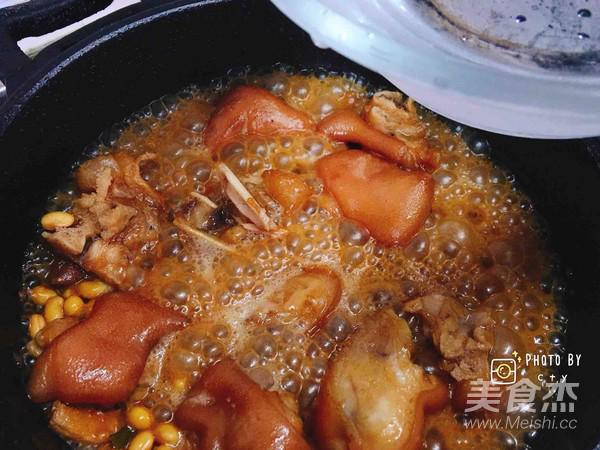 滿滿膠原蛋白的黃豆?fàn)F豬蹄的做法-醬香味燜菜譜-易網(wǎng)健康養(yǎng)生網(wǎng) 滿滿膠原蛋白的黃豆?fàn)F豬蹄的做法-醬香味燜菜譜