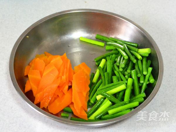 色佳味美的快手菜—蒜薹溜肥腸的做法-咸鮮味炒菜譜