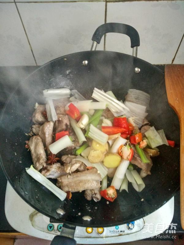 燉排骨的做法-家常味燉菜譜