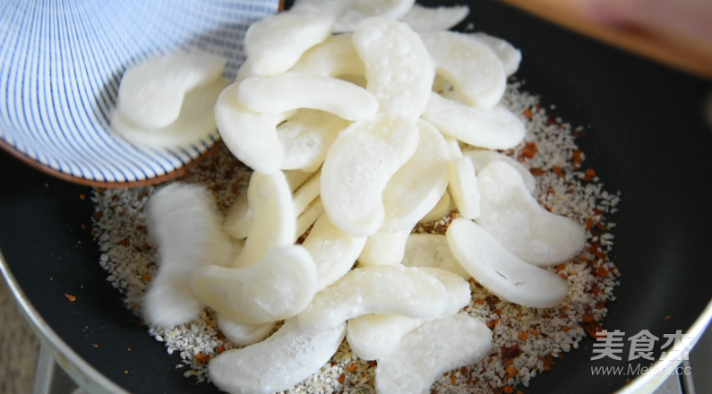 避風塘炒年糕的做法-麻辣味炒菜譜