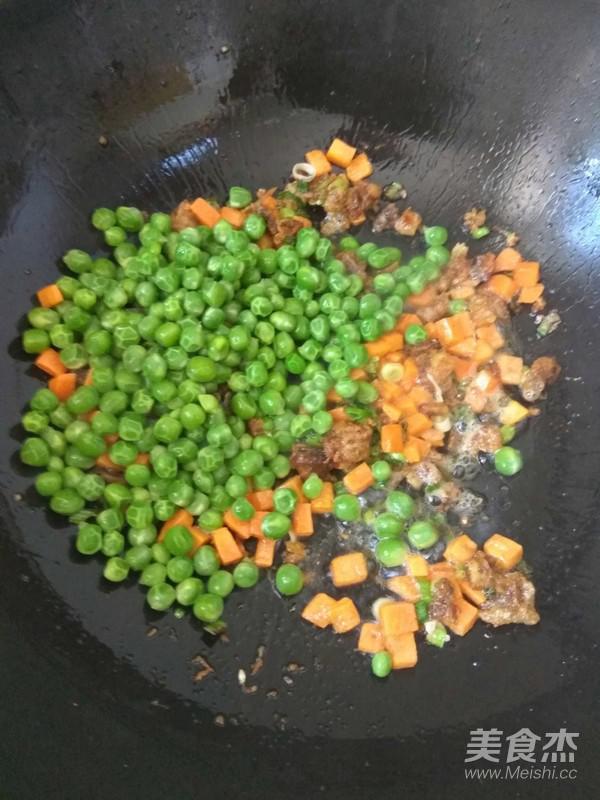 豌豆炒飯的做法-家常味炒菜譜