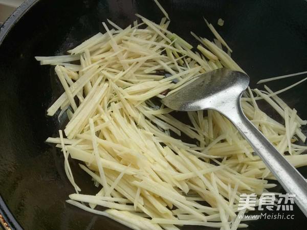 熗炒土豆絲的做法-家常味炒菜譜