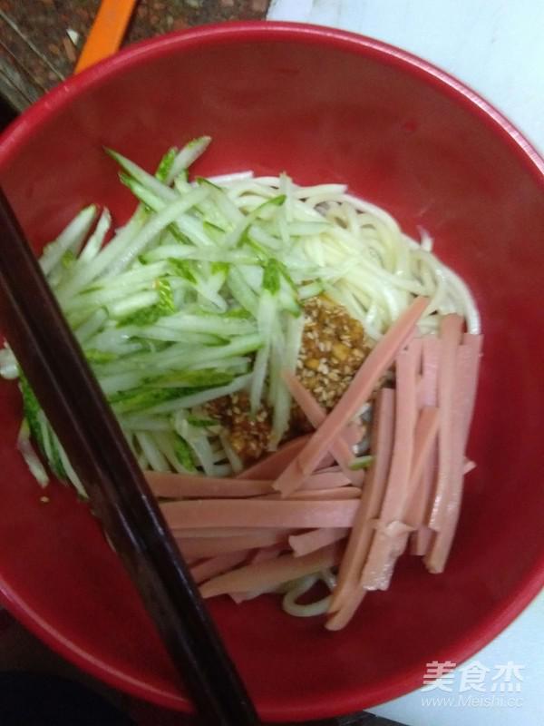 家常涼面的做法-香辣味拌菜譜-易網健康養生網 家常涼面的做法-香辣味拌菜譜