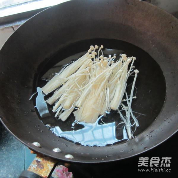 金針菇配牛肉的做法-香辣味煮菜譜