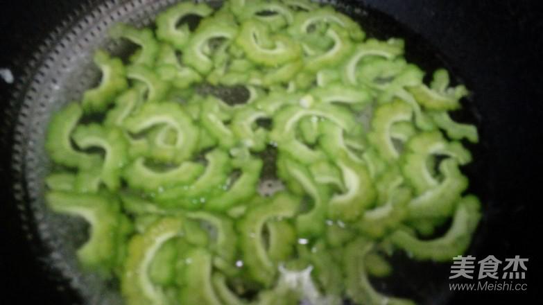 苦瓜雞蛋餅的做法-家常味煎菜譜