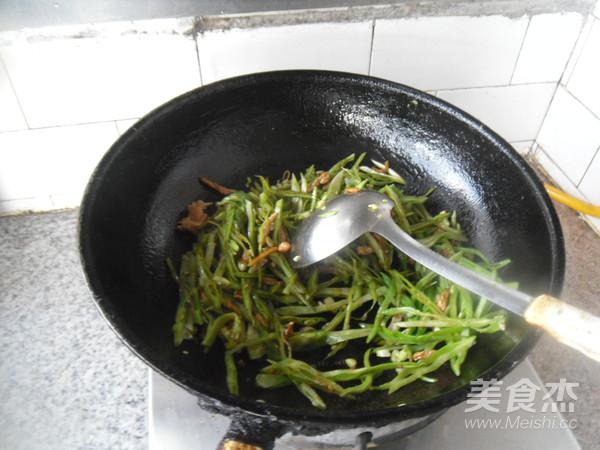 里脊肉炒扁豆絲的做法-家常味炒菜譜