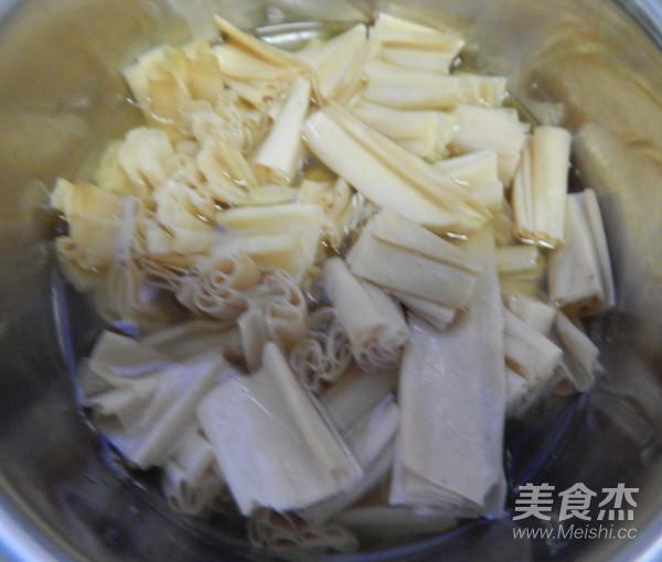 芹菜炒豆皮的做法-咸鮮味炒菜譜