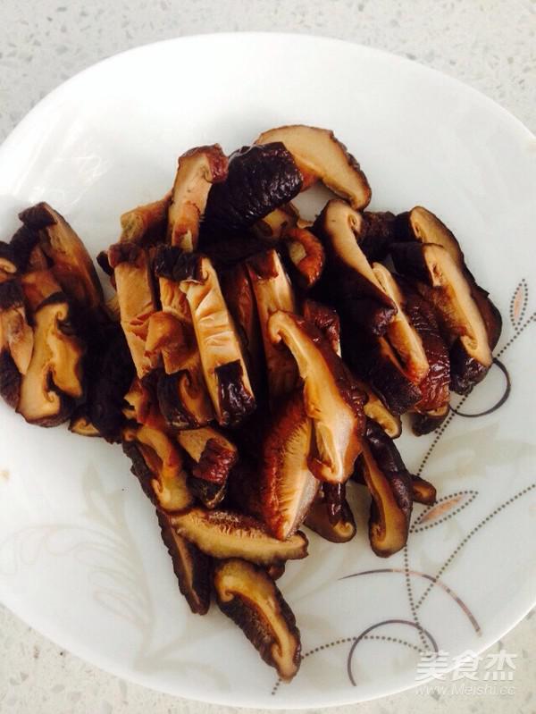 香菇炒雞的做法-家常味炒菜譜