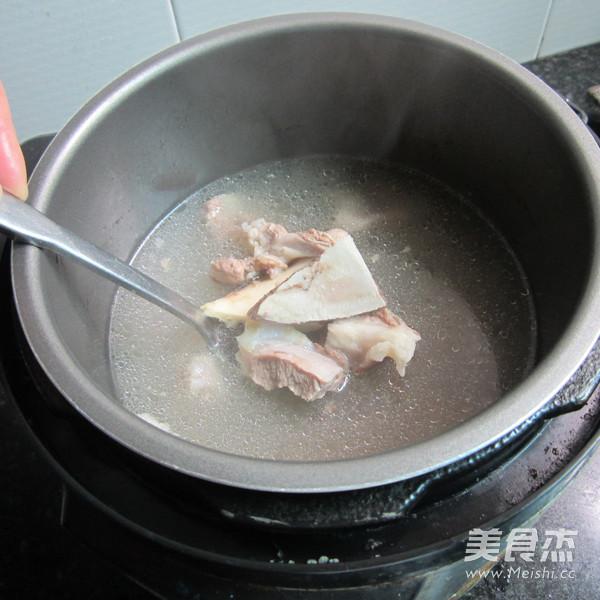 骨湯豆腐豬血香鍋的做法-家常味煮菜譜