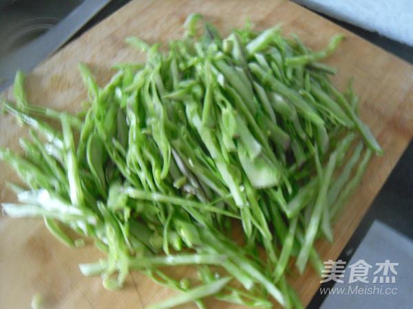 里脊肉炒扁豆絲的做法-家常味炒菜譜