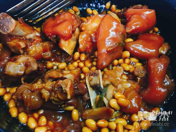 滿滿膠原蛋白的黃豆?fàn)F豬蹄的做法-醬香味燜菜譜-易網(wǎng)健康養(yǎng)生網(wǎng) 滿滿膠原蛋白的黃豆?fàn)F豬蹄的做法-醬香味燜菜譜