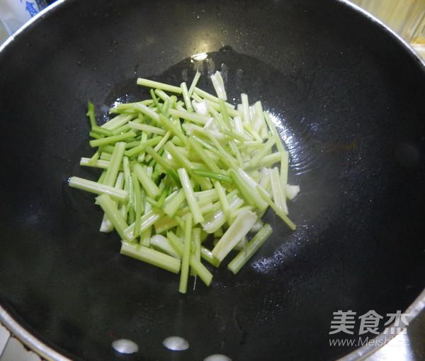 芹菜炒豆皮的做法-咸鮮味炒菜譜