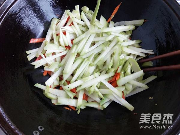 佛手瓜炒豆干紅蘿卜的做法-咸鮮味炒菜譜-易網健康養生網 佛手瓜炒豆干紅蘿卜的做法-咸鮮味炒菜譜