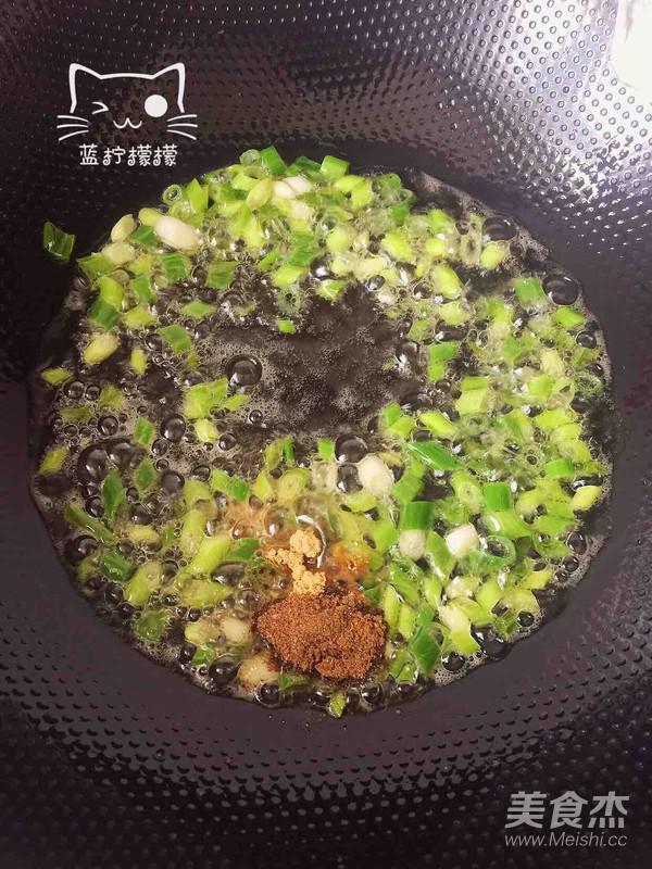 香菇雞肉炸醬面的做法-家常味炸菜譜-易網健康養生網 香菇雞肉炸醬面的做法-家常味炸菜譜