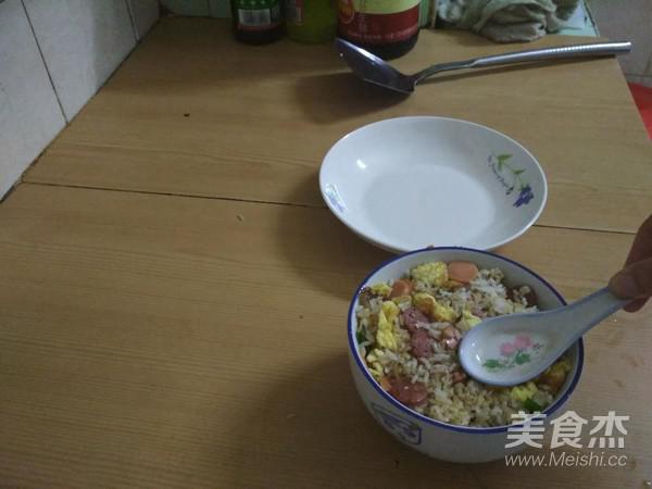 蛋腸炒飯的做法-家常味炒菜譜