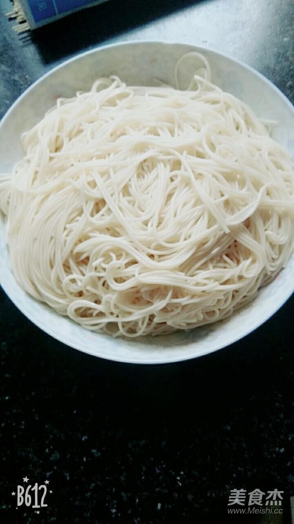 油蔥拌面的做法-蔥香味拌菜譜-易網(wǎng)<a href=http://m.henggaotouzi.com/ target=_blank class=infotextkey>健康養(yǎng)生</a>網(wǎng) 油蔥拌面的做法-蔥香味拌菜譜