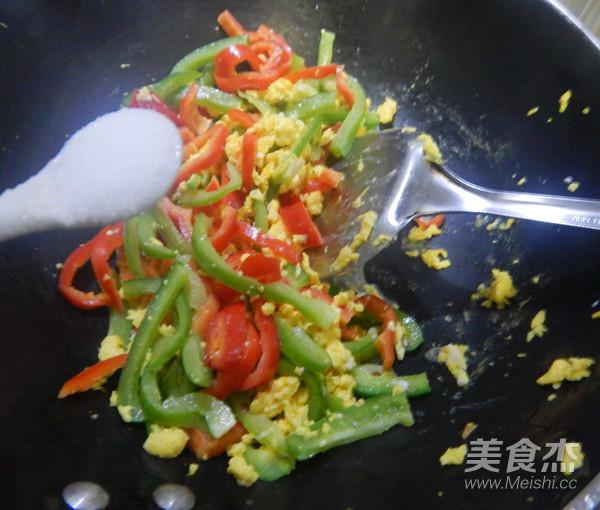 青紅椒炒雞蛋的做法-咸鮮味炒菜譜