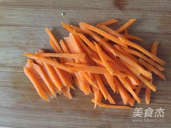 西芹炒核桃仁的做法-家常味炒菜譜