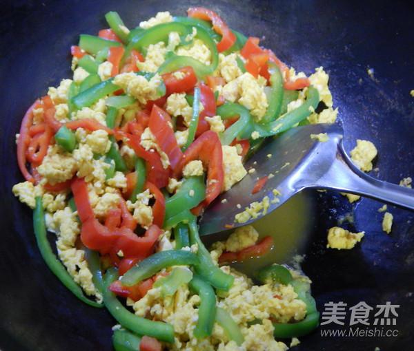 青紅椒炒雞蛋的做法-咸鮮味炒菜譜