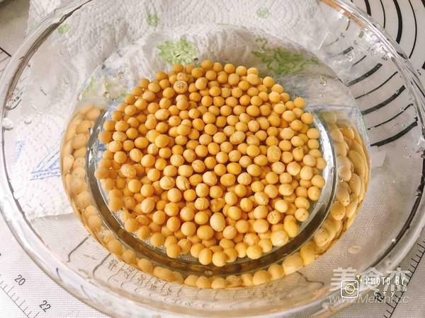 滿滿膠原蛋白的黃豆?fàn)F豬蹄的做法-醬香味燜菜譜-易網(wǎng)<a href=http://m.henggaotouzi.com/ target=_blank class=infotextkey>健康養(yǎng)生</a>網(wǎng) 滿滿膠原蛋白的黃豆?fàn)F豬蹄的做法-醬香味燜菜譜