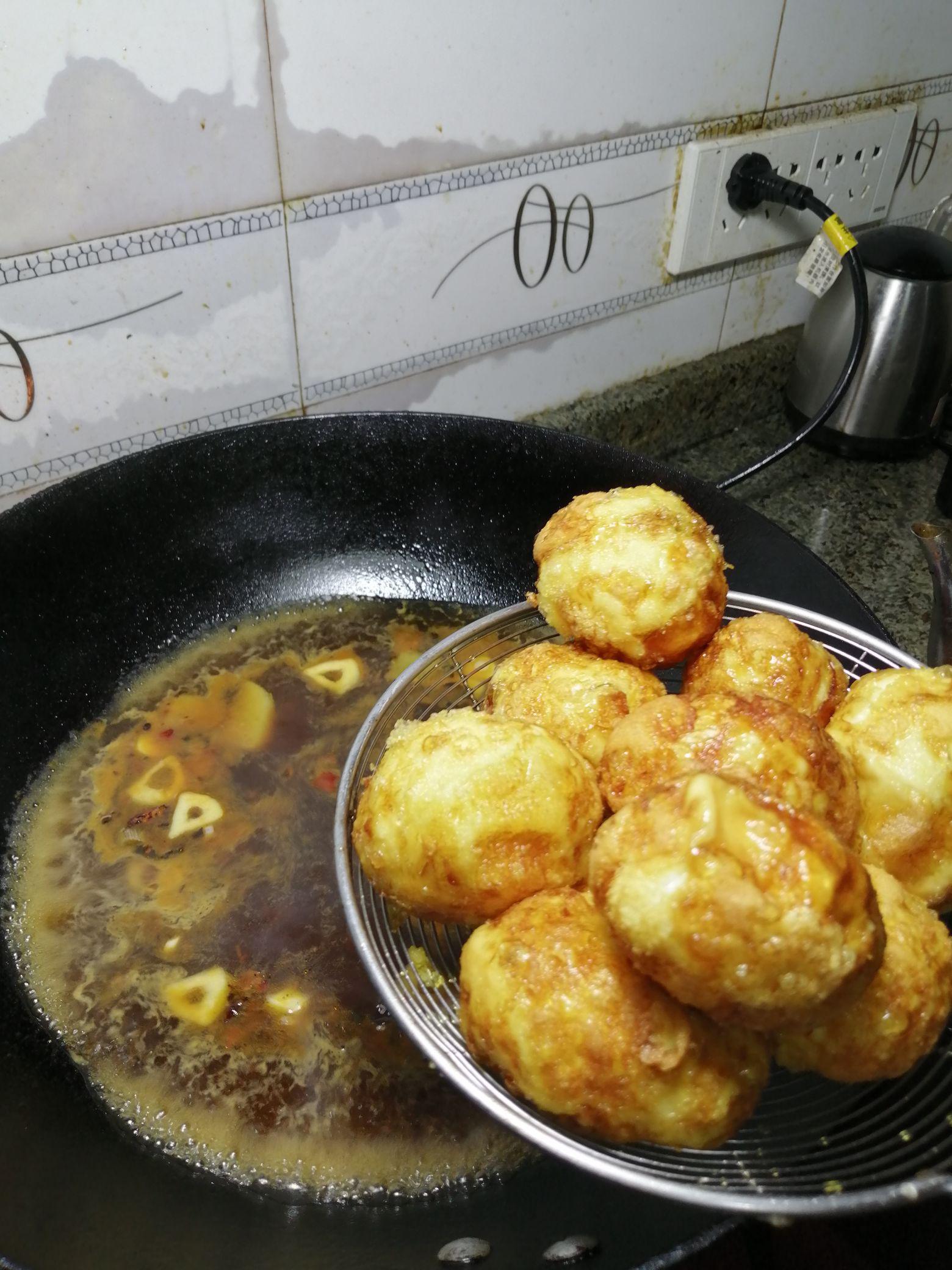 簡單的虎皮雞蛋的做法-家常味炸菜譜