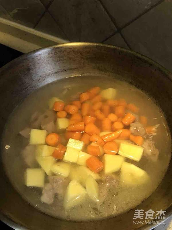 紅咖喱牛肉的做法-咖喱味煮菜譜-易網(wǎng)健康養(yǎng)生網(wǎng) 紅咖喱牛肉的做法-咖喱味煮菜譜