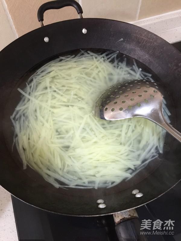 涼拌土豆絲的做法-酸辣味拌菜譜