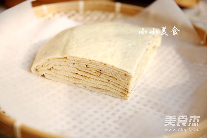 千層蒸餅：柔軟養胃的家常主食的做法-五香味蒸菜譜