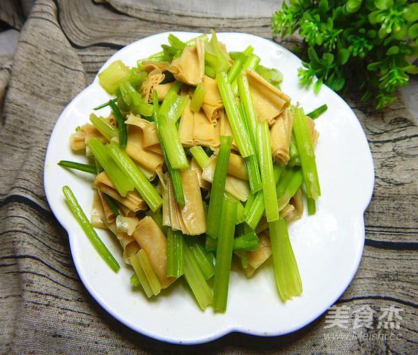芹菜炒豆皮的做法-咸鮮味炒菜譜