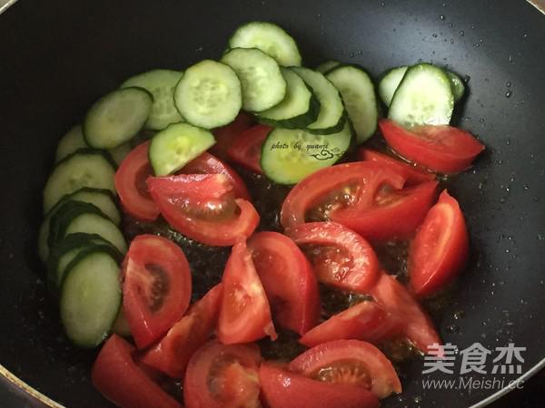 西紅柿黃瓜炒蛋的做法-家常味炒菜譜