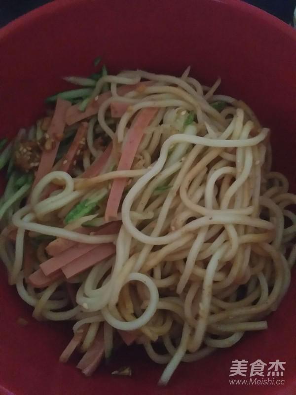 家常涼面的做法-香辣味拌菜譜-易網健康養生網 家常涼面的做法-香辣味拌菜譜