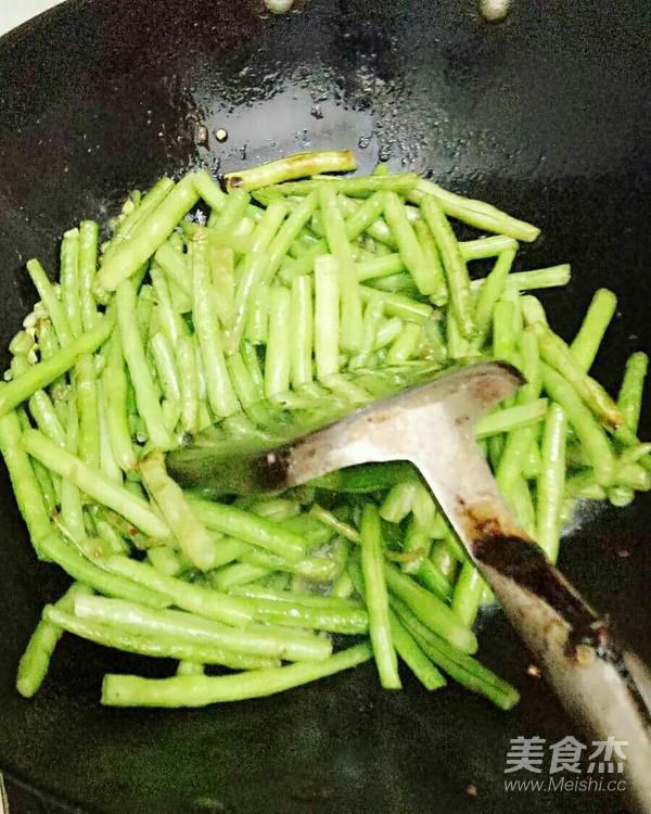 清炒豆角的做法-家常味炒菜譜