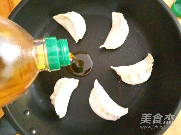 青菜鮮肉煎餃的做法-家常味炒菜譜