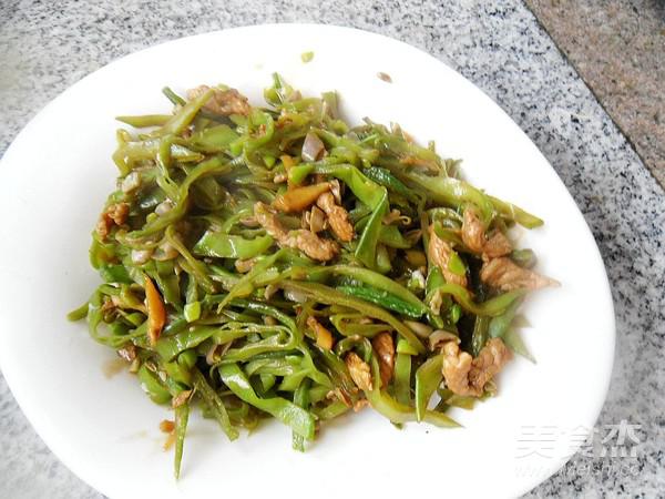 里脊肉炒扁豆絲的做法-家常味炒菜譜