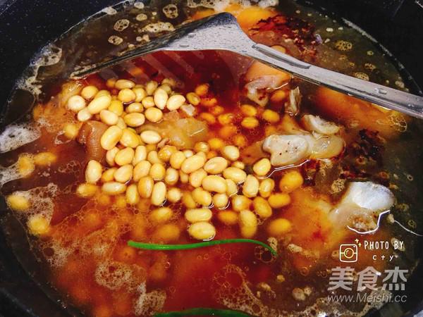 滿滿膠原蛋白的黃豆?fàn)F豬蹄的做法-醬香味燜菜譜-易網(wǎng)健康養(yǎng)生網(wǎng) 滿滿膠原蛋白的黃豆?fàn)F豬蹄的做法-醬香味燜菜譜