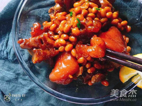 滿滿膠原蛋白的黃豆?fàn)F豬蹄的做法-醬香味燜菜譜-易網(wǎng)健康養(yǎng)生網(wǎng) 滿滿膠原蛋白的黃豆?fàn)F豬蹄的做法-醬香味燜菜譜