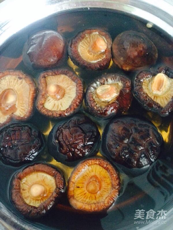 香菇炒雞的做法-家常味炒菜譜